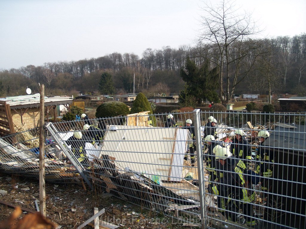 Gartenhaus in Koeln Vingst Nobelstr explodiert   P026.JPG